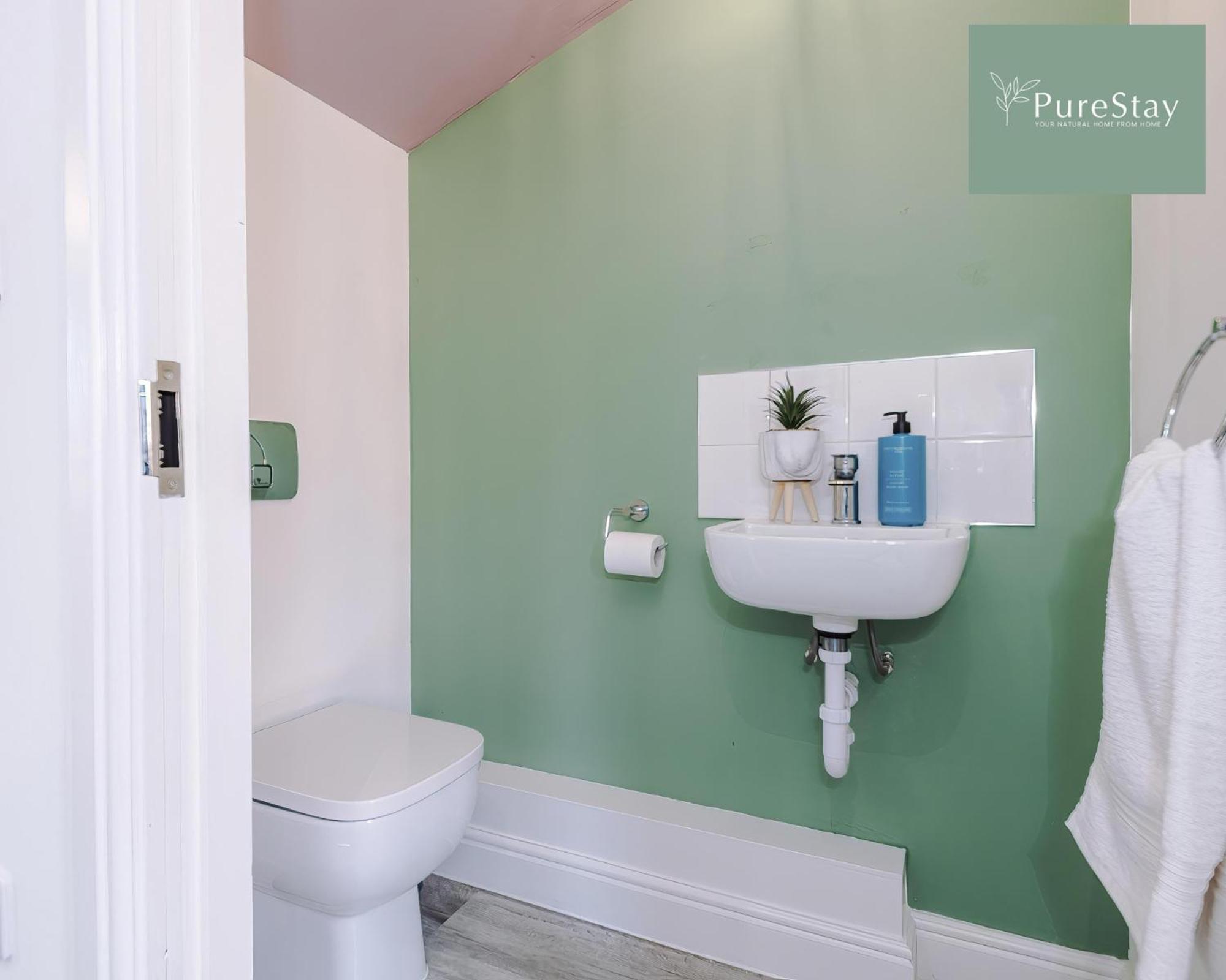 Stunning Five Bedroom Manchester House With Free Parking By Purestay Short Lets & Serviced Accommodation Exterior foto