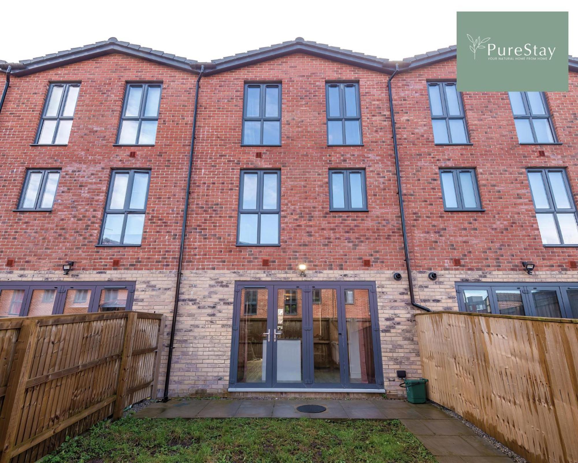 Stunning Five Bedroom Manchester House With Free Parking By Purestay Short Lets & Serviced Accommodation Exterior foto