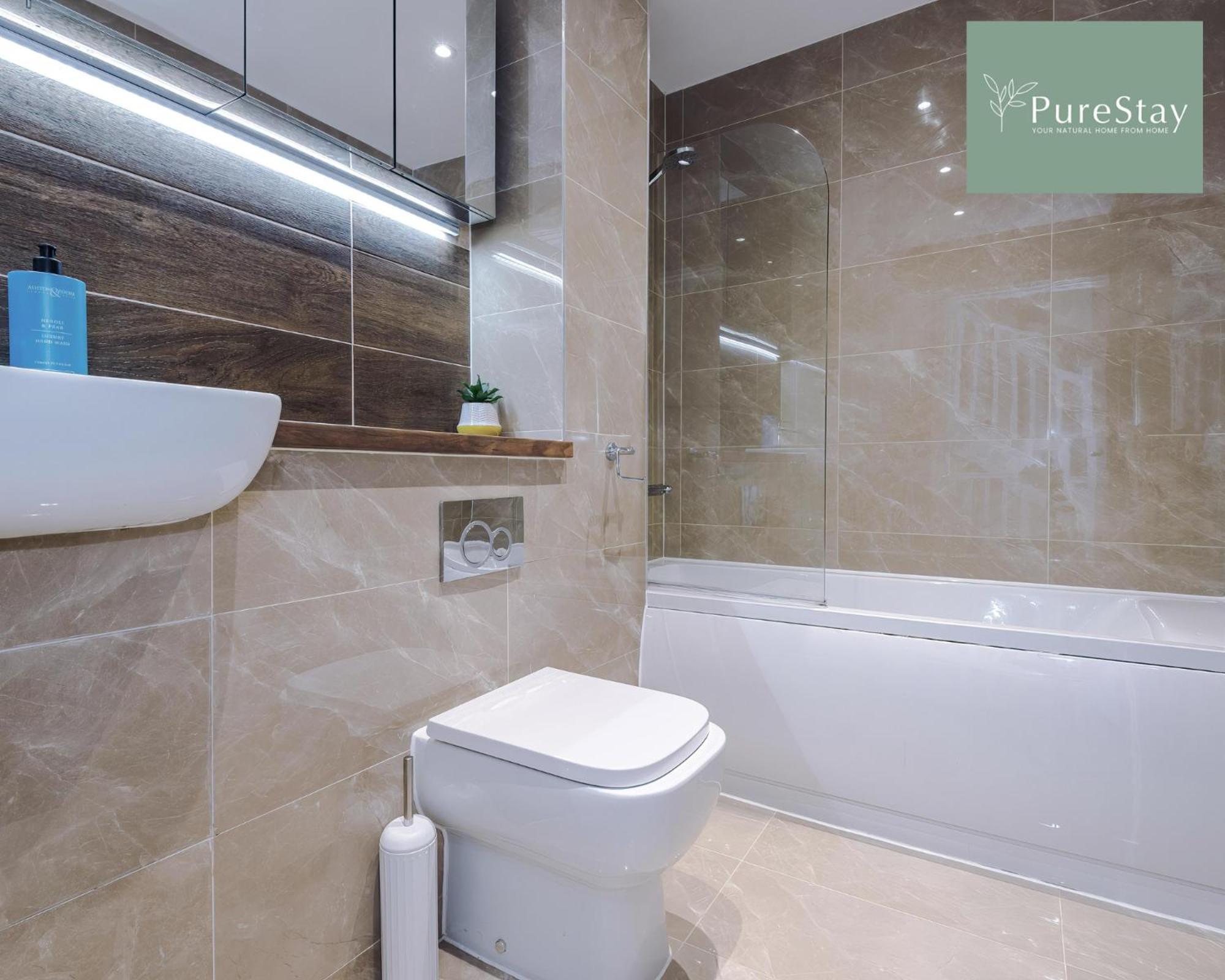 Stunning Five Bedroom Manchester House With Free Parking By Purestay Short Lets & Serviced Accommodation Exterior foto